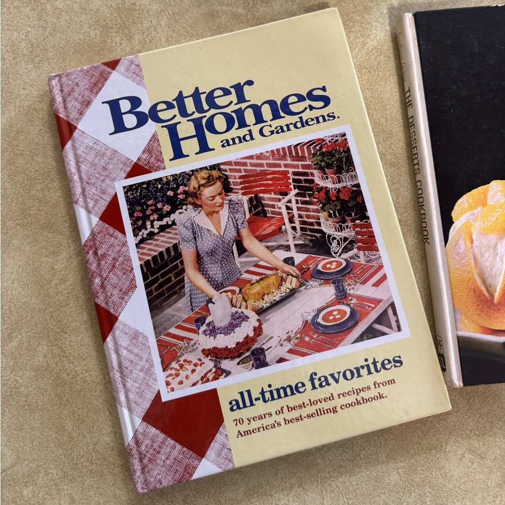 Vintage Better Homes and Gardens Cookbook - Red and Cream